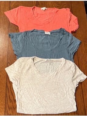 Assorted • Women's S • Lightweight V-Neck Tees Lot • Coral, Blue & Cream